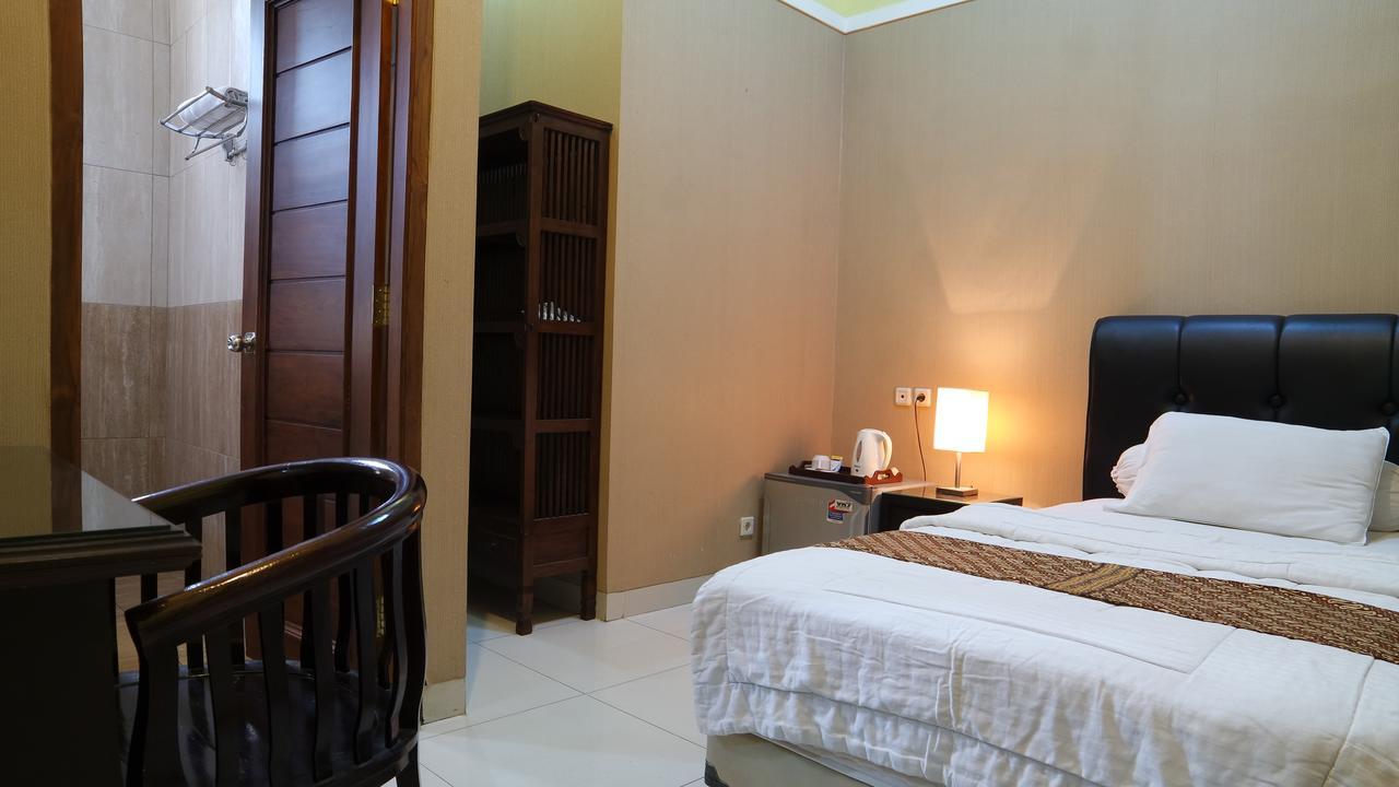 Omah Semar Homestay Yogyakarta Exterior photo